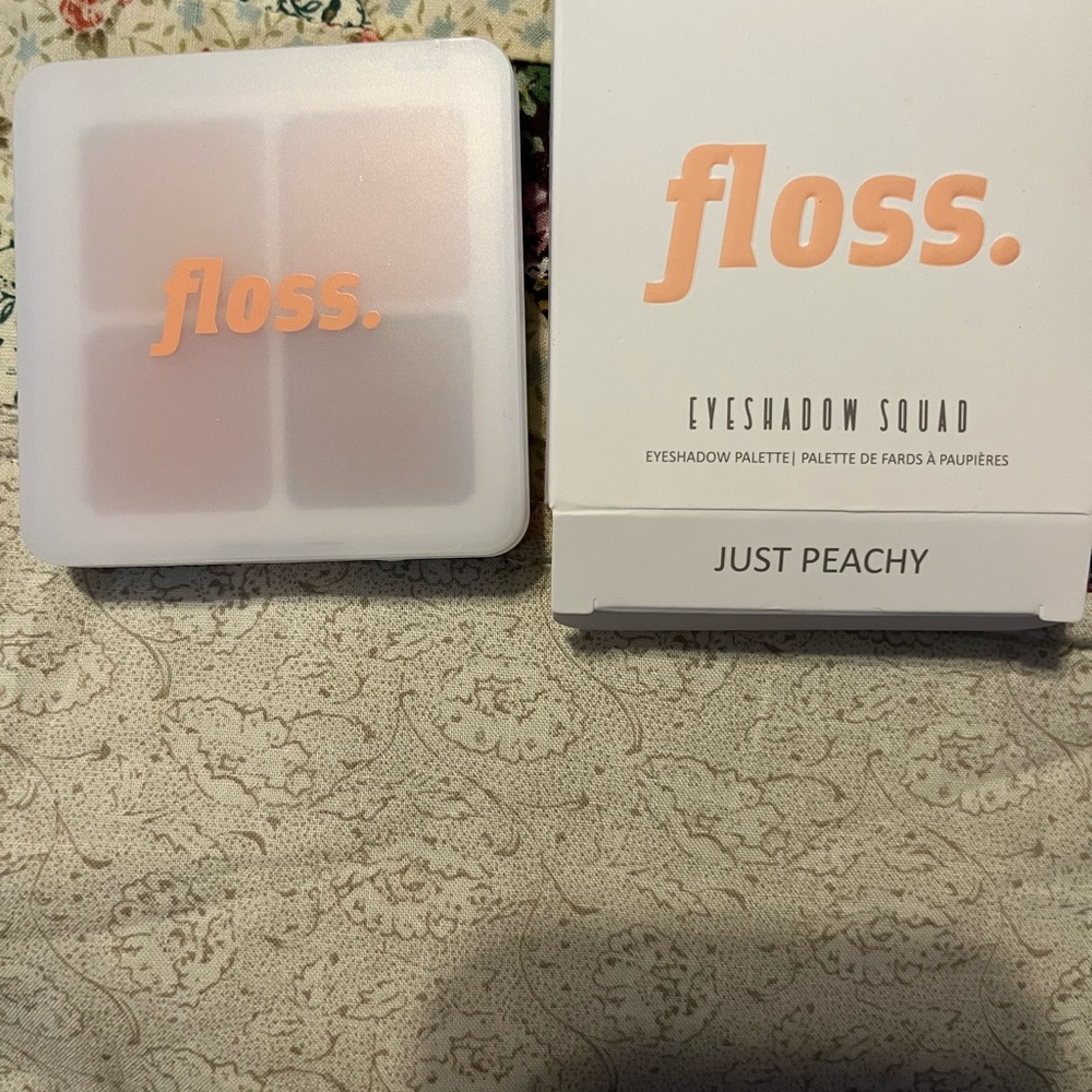 NIB Floss Eyeshadow Quad Squad in Just Peachy
